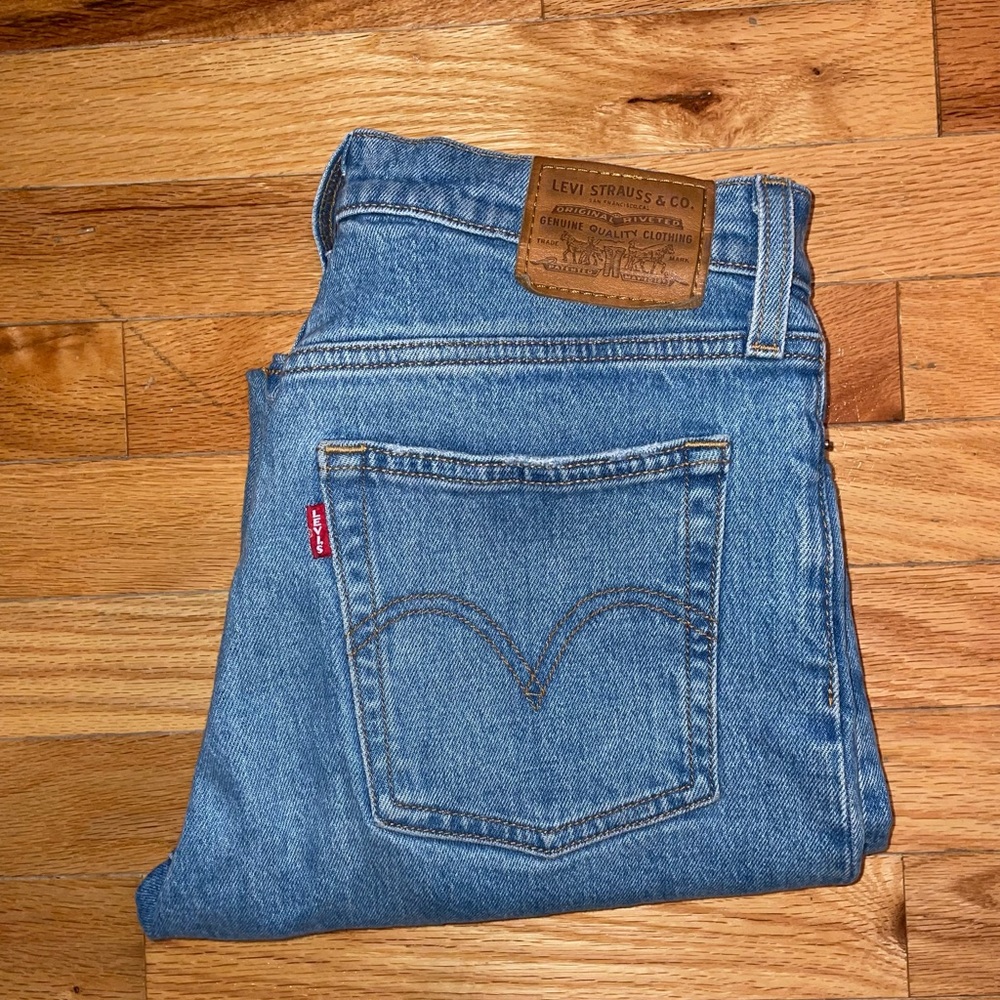 Levi’s Women’s Premium Wedgie Icon Straight Fit Jeans
